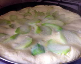 Нежный омлет с кабачками на сковороде