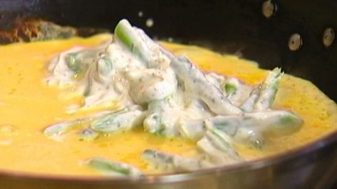 омлет де люкс со спаржей и кедровыми орехами