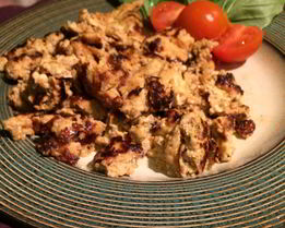 Омлет с бальзамическим уксусом, базиликом и свежими помидорами