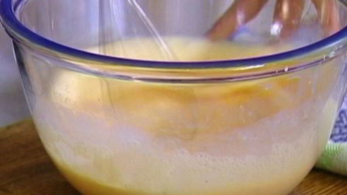 омлет с гренками, брынзой и шпинатом