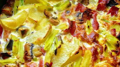 омлет с грибами, беконом и фасолью