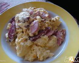 Омлет с колбасой и сыром