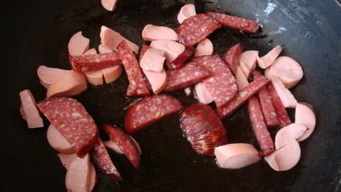 омлет с колбасой и сыром