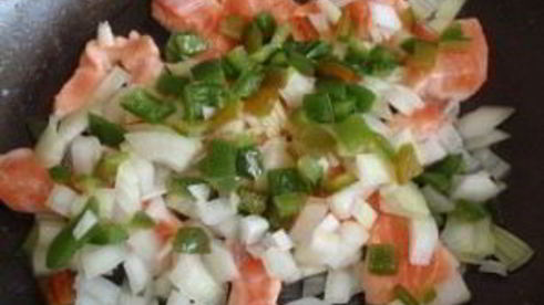 омлет с лососем