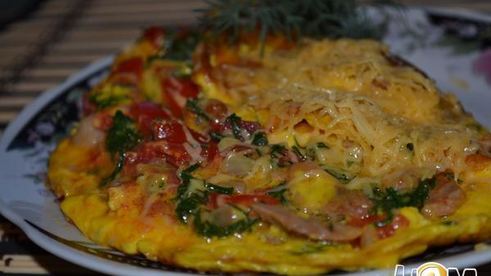 омлет с овощами и курицей