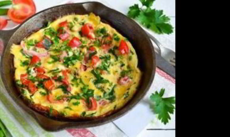 Рецепт омлета с помидорами и зеленью
