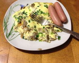Омлет с шампиньонами и зеленым луком