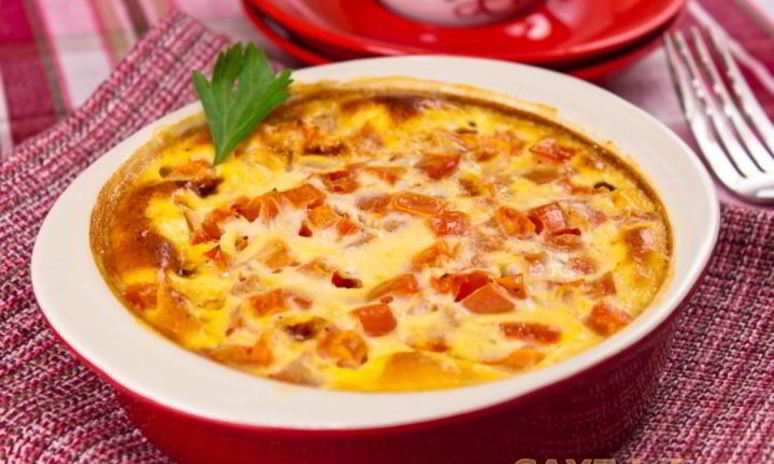 Рецепт омлета с ветчиной и помидорами