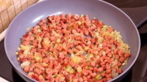 омлет с ветчиной и помидорами