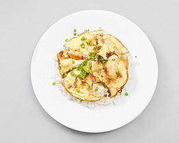 Оякодон — японский омлет с рисом и курицей