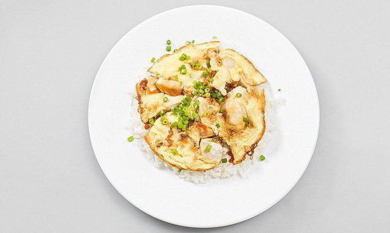 Рецепт оякодона — японского омлета с рисом и курицей