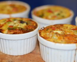 Порционные омлеты со свининой и овощами