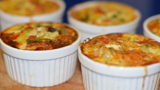 Порционные омлеты со свининой и овощами