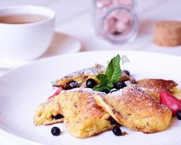 Сладкий творожный омлет