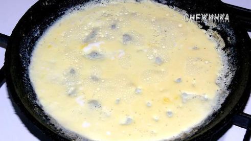 японский ролл-омлет со шпинатом