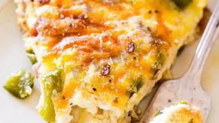 Запеченный омлет с сосисками и овощами