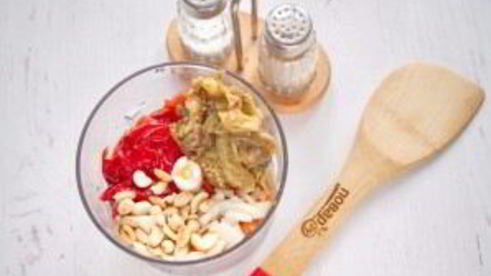 баклажанно-перечный паштет с орехами