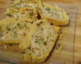 Куриный паштет с фисташками, запеченный в тесте