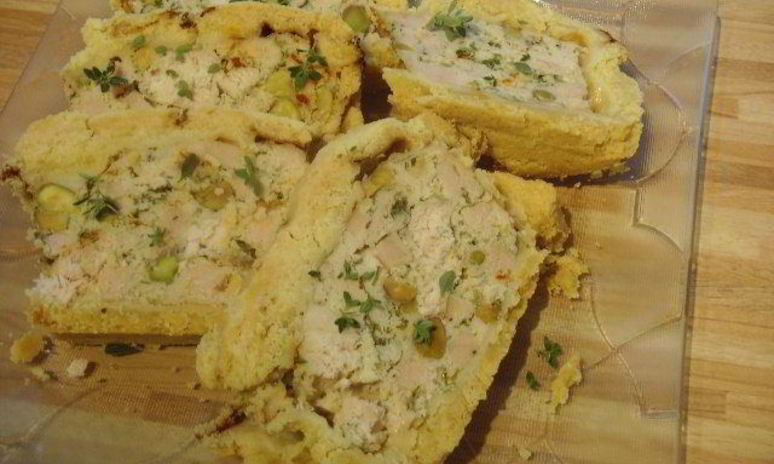 Рецепт куриного паштета с фисташками, запеченный в тесте