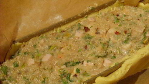 куриный паштет с фисташками, запеченный в тесте