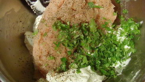 куриный паштет с фисташками, запеченный в тесте