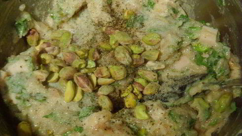 куриный паштет с фисташками, запеченный в тесте