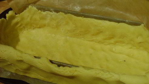 куриный паштет с фисташками, запеченный в тесте