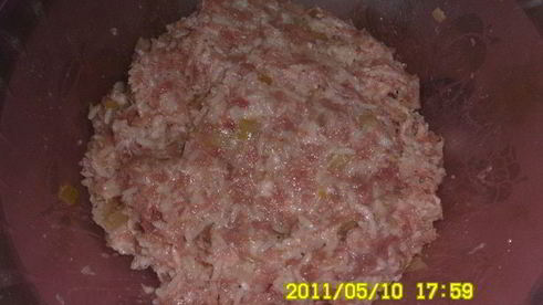 мясные паштетики с рисом и зеленым горошком