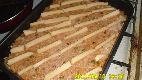 мясные паштетики с рисом и зеленым горошком