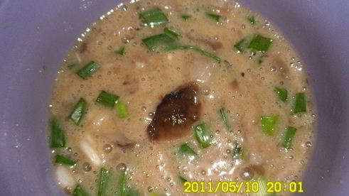 мясные паштетики с рисом и зеленым горошком