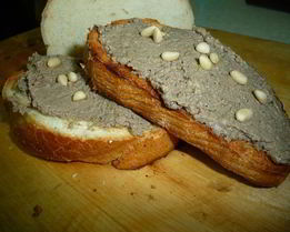 Паштет из бараньей печени с кедровыми орешками