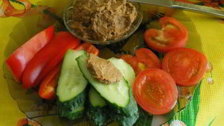 Паштет из чечевицы с орехами и черносливом