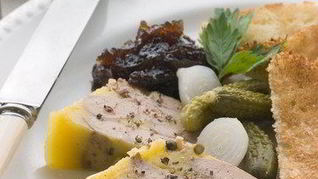 Паштет из индейки с беконом и зеленью