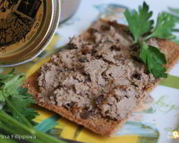 Паштет из куриной печени с черносливом