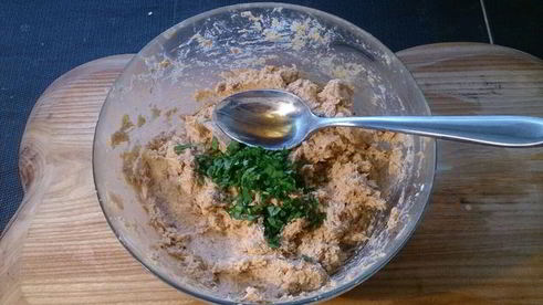 паштет из курицы с голубым сыром, инжиром и орехами