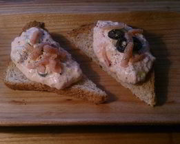 Паштет из слабосоленой семги с томатами и маслинами