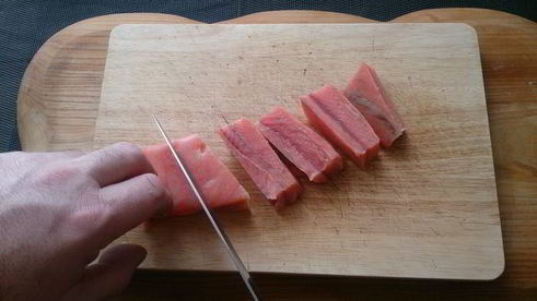 паштет из слабосоленой семги с томатами и маслинами