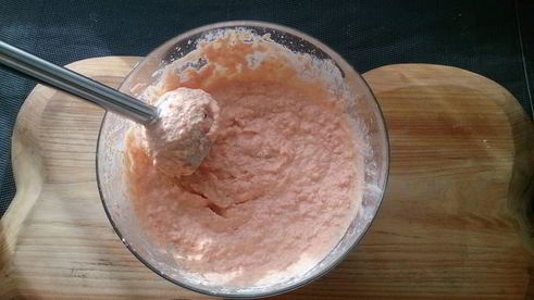 паштет из слабосоленой семги с томатами и маслинами