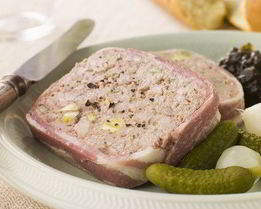 Паштет из свинины с беконом и ветчиной по-деревенски