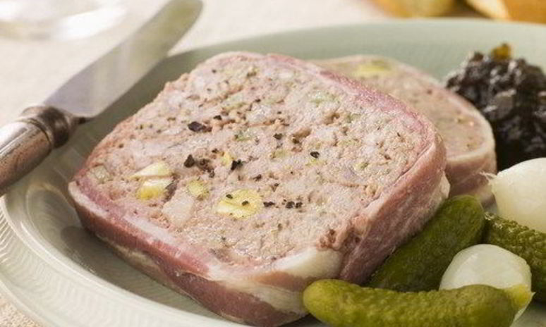 Рецепт паштета из свинины с беконом и ветчиной по-деревенски