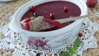 Паштет куриный со сливово-клюквенным желе