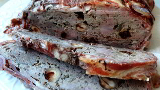 Паштет мясной запеченный с орехами и черносливом