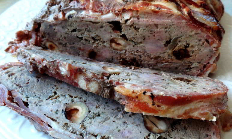 Рецепт паштета мясного запеченного с орехами и черносливом