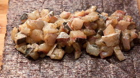 горячие роллы с белой рыбой