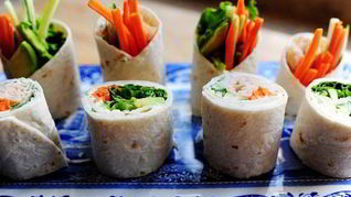 Овощные роллы из лепешек тортильяс