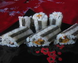 Полосатые роллы с мидиями