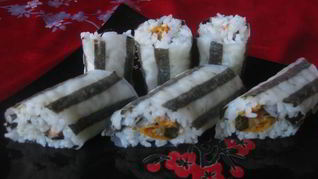 Полосатые роллы с мидиями