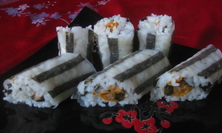 Рецепт полосатых роллов с мидиями