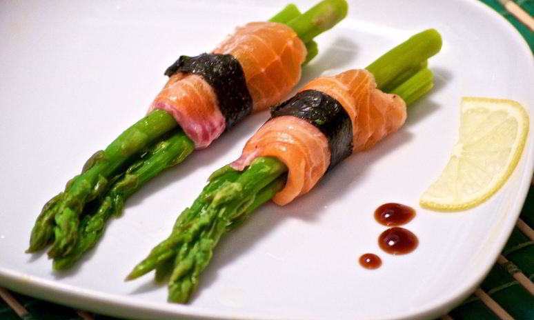 Рецепт ролла из спаржи с лососем