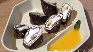 Роллы из шоколадных блинов